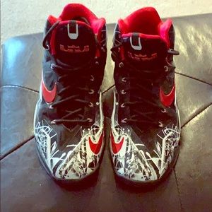 Nike LeBron X1 Graffiti